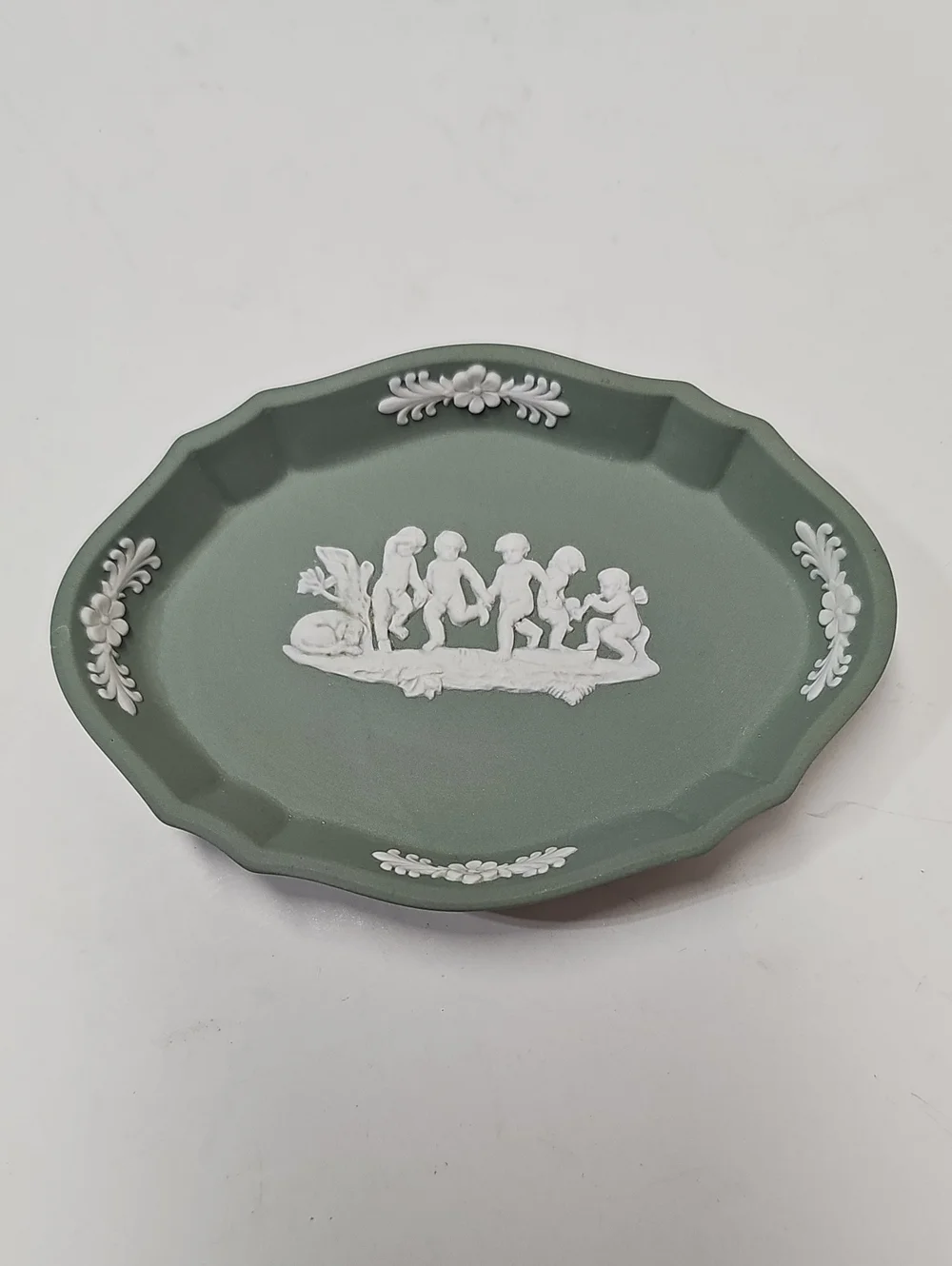Vintage Wedgwood Cream Color On Celadon Green Jasperware Silver Tray - Cherubs